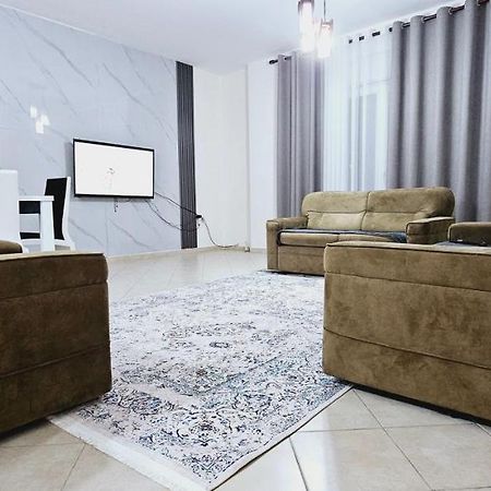 New Bazaar Side Bliss 2 Bed Room Apt With Free Garage Tirana Bagian luar foto
