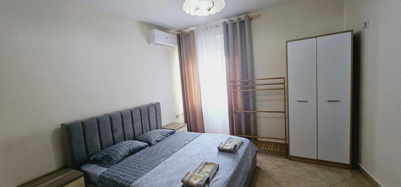 New Bazaar Side Bliss 2 Bed Room Apt With Free Garage Tirana Bagian luar foto