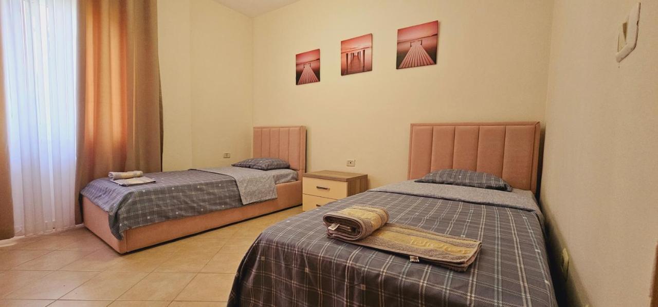 New Bazaar Side Bliss 2 Bed Room Apt With Free Garage Tirana Bagian luar foto