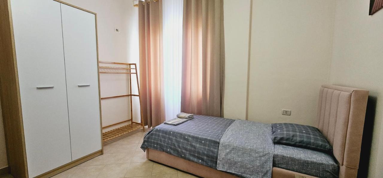 New Bazaar Side Bliss 2 Bed Room Apt With Free Garage Tirana Bagian luar foto