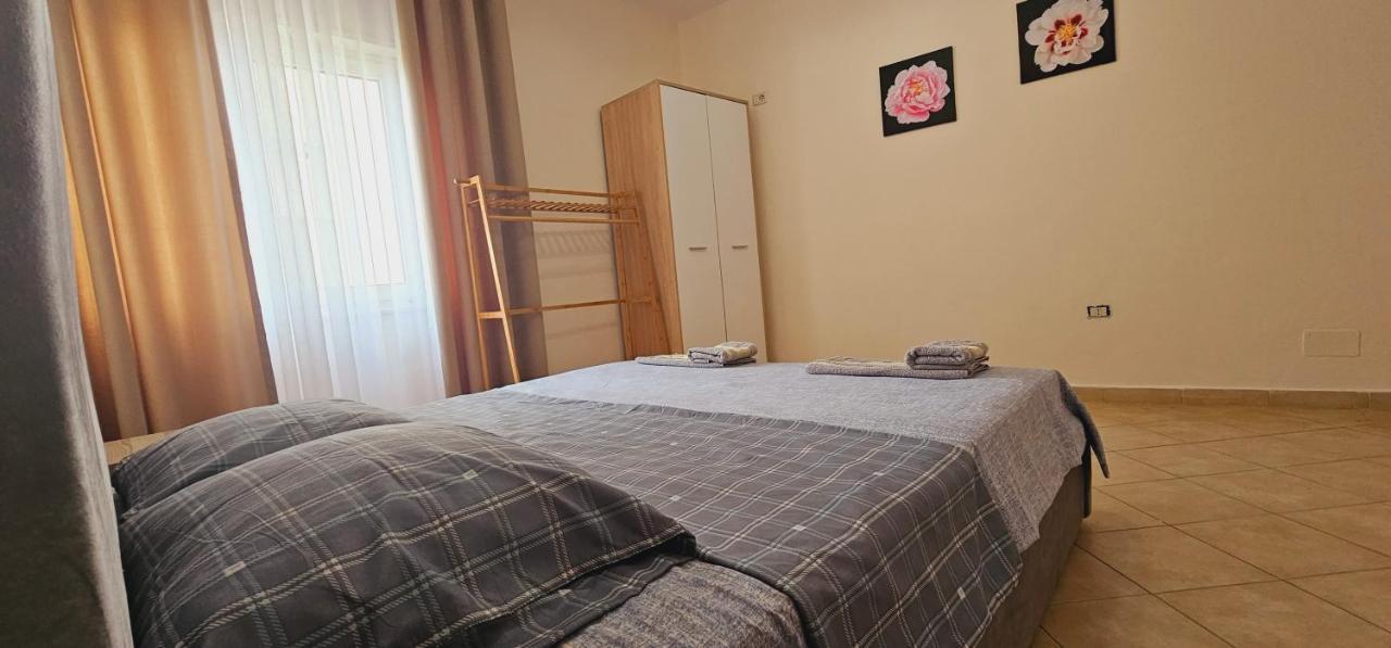 New Bazaar Side Bliss 2 Bed Room Apt With Free Garage Tirana Bagian luar foto