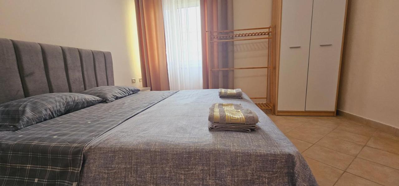 New Bazaar Side Bliss 2 Bed Room Apt With Free Garage Tirana Bagian luar foto