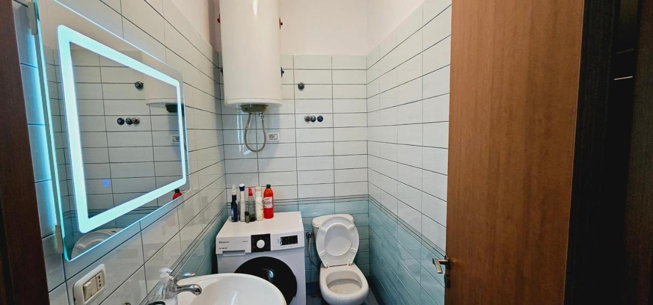 New Bazaar Side Bliss 2 Bed Room Apt With Free Garage Tirana Bagian luar foto