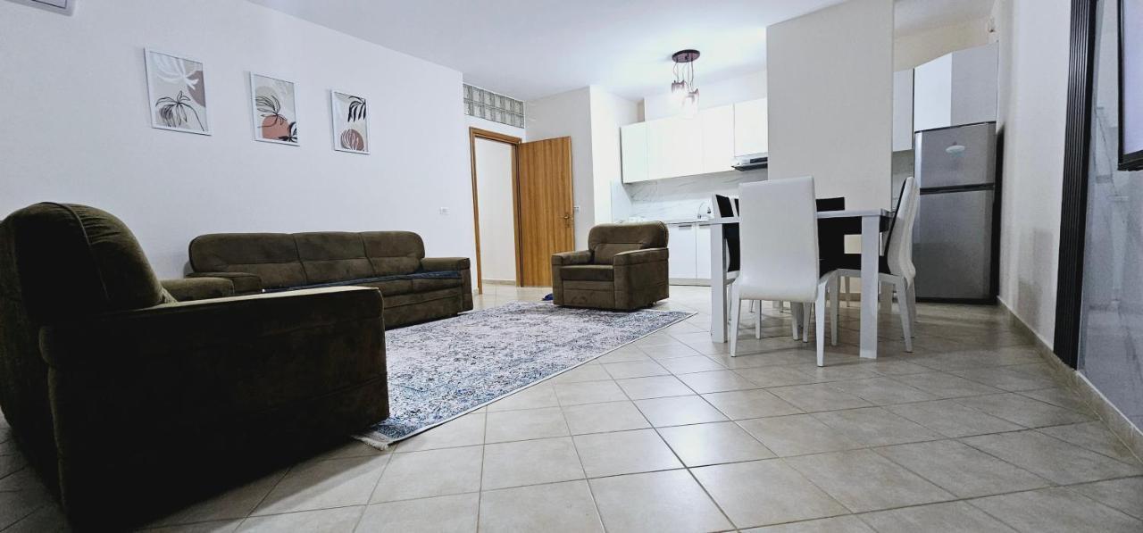 New Bazaar Side Bliss 2 Bed Room Apt With Free Garage Tirana Bagian luar foto