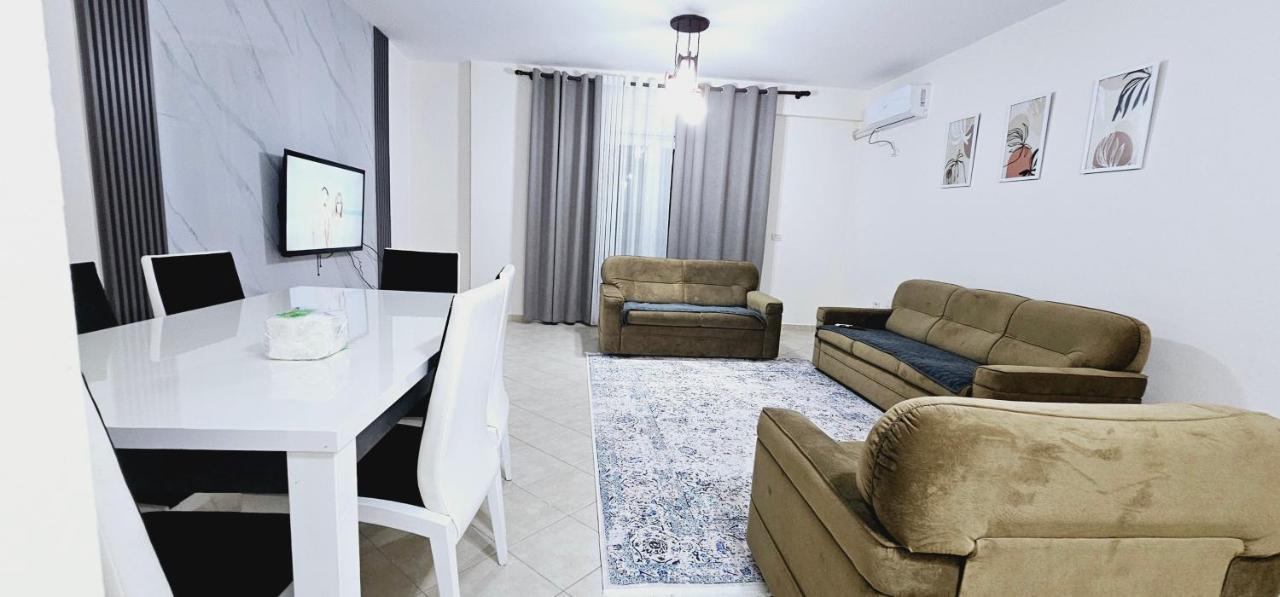 New Bazaar Side Bliss 2 Bed Room Apt With Free Garage Tirana Bagian luar foto